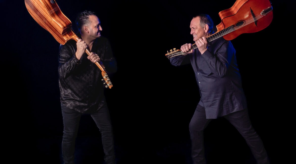 Mozes en Stochelo Rosenberg_guitar battle_01-7004 13.14.54